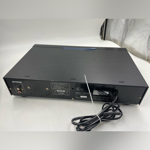 Sony CDP-211 Single Disc CD Compact Disc Player - Picture 2 of 6